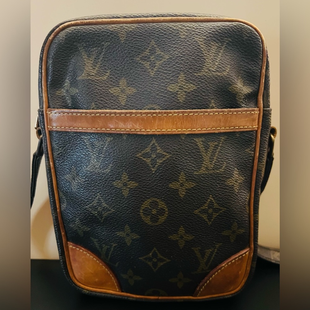 🎊New Year Sale! Authentic Louis Vuitton Danube Monogram Canvas Vintage Bag COA - Picture 2 of 13